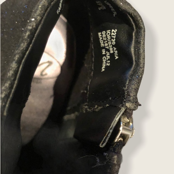 🛍 5 for $30 🛍 Black Platform Heels - Picture 3 of 4